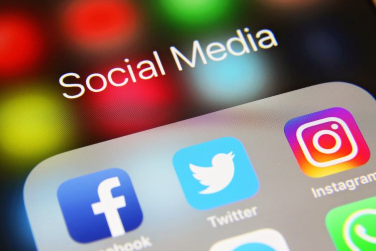 rastreador redes sociales semrush
