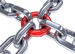 Cadenas unidas a un eslabón rojo