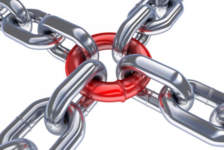 Cadenas unidas a un eslabón rojo