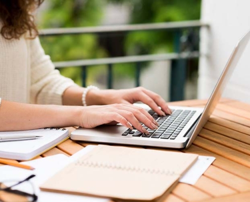 Sí, destacar frases importantes mejora el SEO de una página web