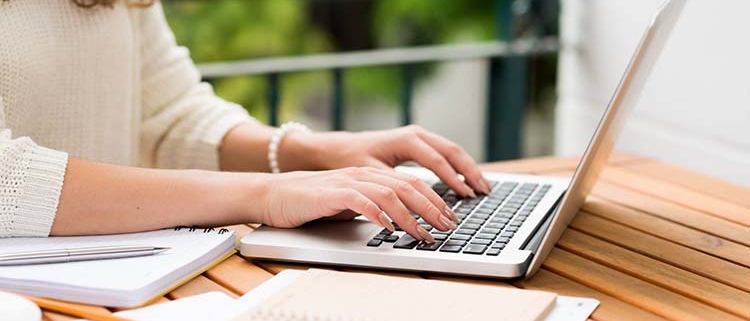Sí, destacar frases importantes mejora el SEO de una página web
