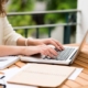 Sí, destacar frases importantes mejora el SEO de una página web